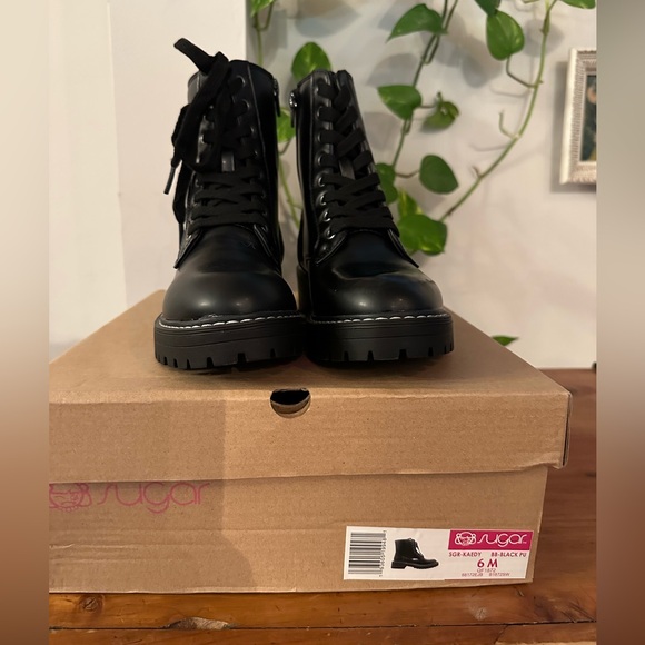 Combat Boots - Picture 2 of 5